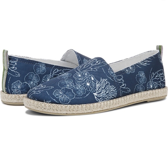 NWOT Vionic beach loafers women’s Blue size 8.5